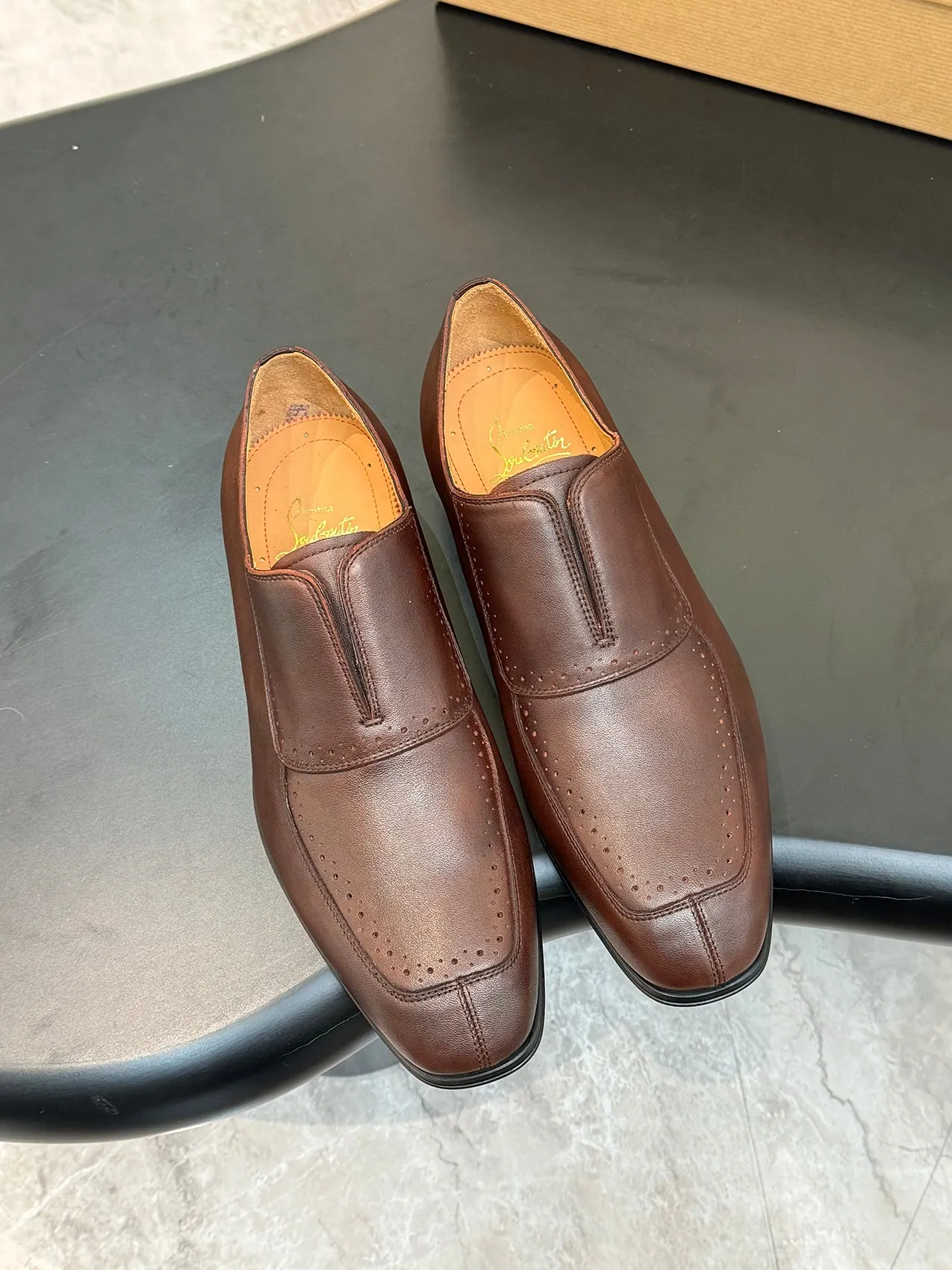 💰960 ••New real shots••CL～High-end men’s 👔Casual•loafers with red soles! ••🆑Genuine and top-quality goods from original orders ••✅💯 Purchase goods from top-quality original orders! Original imported patterned cowhide ➕Imported cowhide lining ➕Cowhide feet ➕Original leather outsole~🉑️Feel free to compare the authentic ones! Size: 39-44 (38.45.46.47 can be customized)